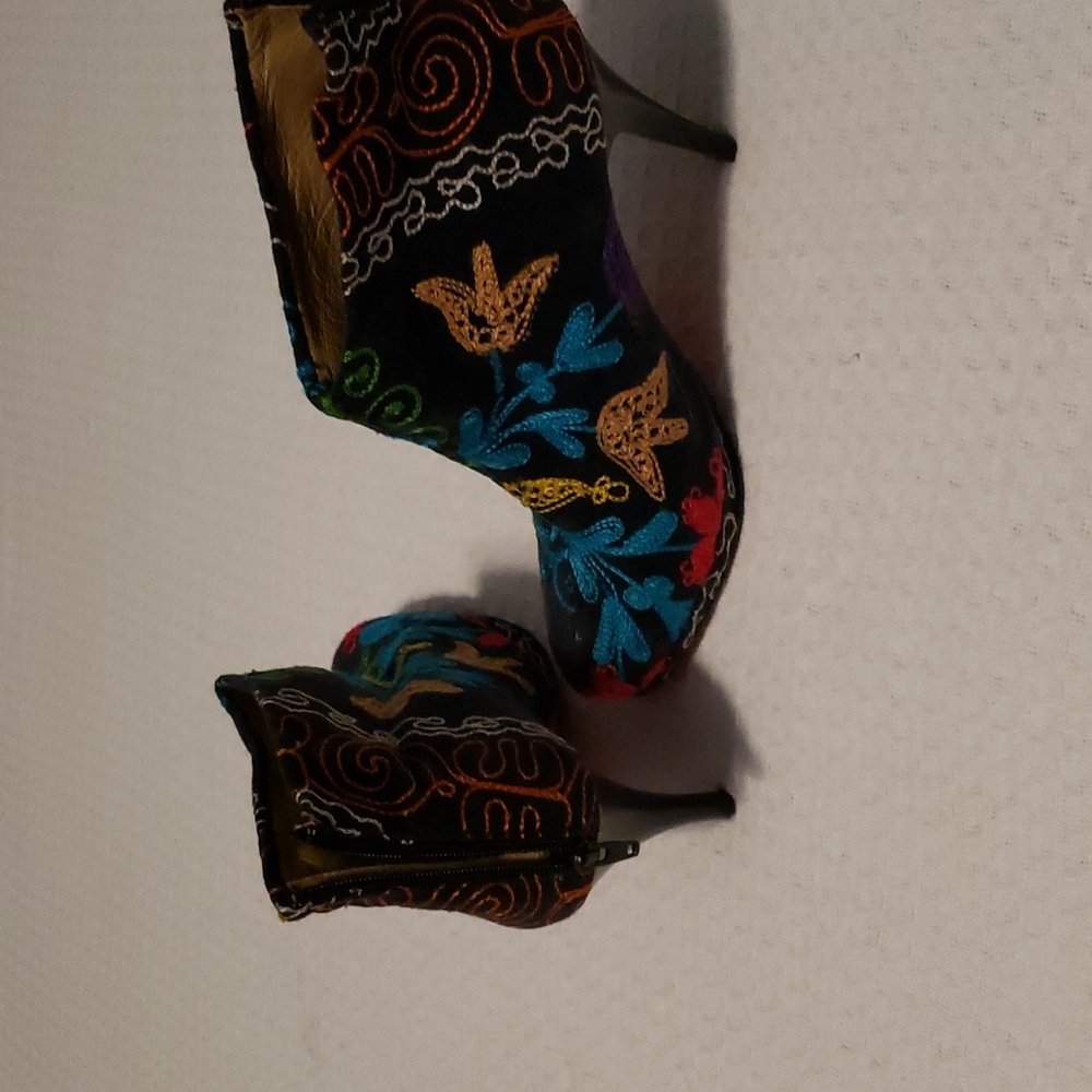 Hand embroidered Scarlet funky platform booties - Picture 4 of 8